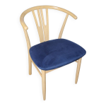 Chaise vega de reydeberg dessus alcantara bleu armature chêne clair 1990 danemark Chaise vega de reydeberg dessus alcantara bleu armature chêne clair 1990 danemark