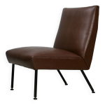 Chauffeuse, circa 1950. simili - cuir brun. Chauffeuse, circa 1950. simili - cuir brun.