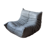 Chauffeuse  togo  en cuir gris mod�le dessin� par michel ducaroy 1973