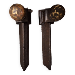 Chenets à décor de deux demi colonnes à cannelure Chenets à décor de deux demi colonnes à cannelure