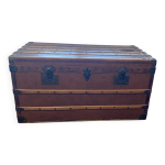 Coffre ancien de voyage bois et ferrures rivet�es (patine d �poque)
