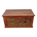 Coffre de rangement balinais en teck sculpt polychome  motifs floraux, ancien, 58 cm