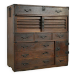 Coffre de rangement traditionnel japonais tansu en bois, vers 1900
