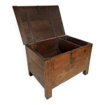 Coffre rustique en bois ancien, ferrures d origine
