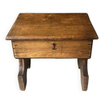 Coffre - tabouret artisanal ancien en bois