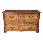 Commode ancienne de style louis xv en ch�ne massif.