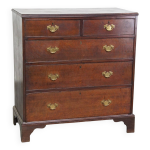 Commode anglaise ancienne dotée de 5 tiroirs et d'une patine Commode anglaise ancienne dotée de 5 tiroirs et d'une patine