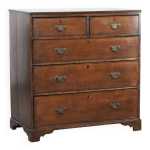 Commode anglaise ancienne en ch�ne datant de la fin du xviiie si�cle