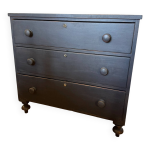 Commode anglaise en bois patiné noir Commode anglaise en bois patiné noir