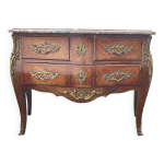 Commode bois de rose de style louis xv en marqueterie Commode bois de rose de style louis xv en marqueterie