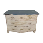 Commode galbe en chne fin xvlllme