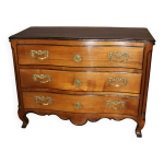 Commode galbe louis xv en noyer blond xviii