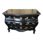 Commode galbe, style louis xv, type bordelaise, laque en noir