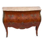 Commode galbe style louis xv marquterie bois de rose ornements en bronze l 118 cm