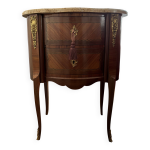 Commode louis xv en marqueterie et bronze dor, plateau en marbre