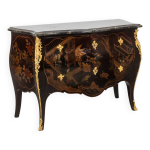 Commode sauteuse en laque avec son marbre. annes 1950.