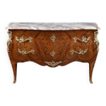 Commode sauteuse en marqueterie de bois de rose, style louis xv, maison da