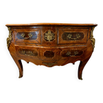 Commode de style louis xv en marqueterie et bronze dor