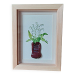 Composition d'un bouquet des muguets dans un pot en argile en forme the chaussure