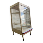Comptoir de magasin en bois vintage, vitrine, étagère Comptoir de magasin en bois vintage, vitrine, étagère