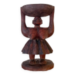 Coupe en bois - femme à la jupe plissée (burkina faso) Coupe en bois - femme à la jupe plissée (burkina faso)