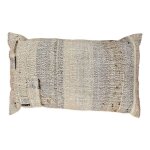 Coussin en toile ancienne style kilim tiss�, patch�