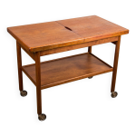 Desserte, danoise extensible et deux niveaux, en teck 1960, kurt ostervig. Desserte, danoise extensible et deux niveaux, en teck 1960, kurt ostervig.