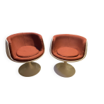 Deux chaises pivotantes cognac en fibre de verre annes 70