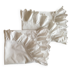 Deux housses de coussin demi - lune  volants