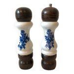 Duo salière et poivrier en bois et porcelaine Duo salière et poivrier en bois et porcelaine