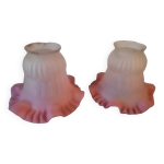 Duo de tulipes de lustre ou lampe en opaline bicolore Duo de tulipes de lustre ou lampe en opaline bicolore