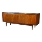 Enfilade scandinave à portes coulissantes en teck par svend aage larsen 1960 s Enfilade scandinave à portes coulissantes en teck par svend aage larsen 1960 s