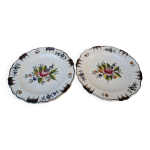 Ensemble de 2 anciennes assiettes motif floral peintes  la main