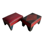 Ensemble de 2 poufs en cuir marron - beige avec coutures clout�es en m�tal ottomans bas de style vintage ...