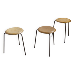 Ensemble de 3, tabouret � trois pieds dot arne jacobsen par fritz hansen, ann�es 1960.