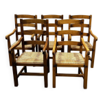 Ensemble de 5 grands fauteuils de salle à manger en chêne français avec assises en jonc, années 1970 Ensemble de 5 grands fauteuils de salle à manger en chêne français avec assises en jonc, années 1970