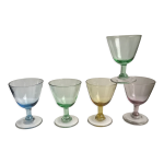Ensemble de 5 verres  pieds  liqueur en verre color annes 70