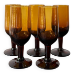 Ensemble de 5 verres à vins sur pieds ambré vintage années 70 Ensemble de 5 verres à vins sur pieds ambré vintage années 70