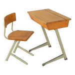 Ensemble de bancs d'cole