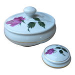 Ensemble deux boites à bijoux en porcelaine de limoges, lot de deux boites à bijoux décor de roses Ensemble deux boites à bijoux en porcelaine de limoges, lot de deux boites à bijoux décor de roses