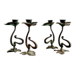 Ensemble de quatre bougeoirs en bronze de forme organique de style art nouveau