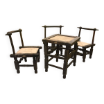 Ensemble table et 3 petites chaises africaines