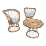 Ensemble table basse et deux fauteuils en osier