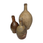 Ensemble de trois bonbonnes en terre cuite maille anciennes, 33 cm