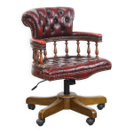 Fauteuil de bureau chesterfield pivotant classique rouge en cuir de vachette sur roulettes