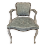 Fauteuil cabriolet style louis xv en bois patiné et velours Fauteuil cabriolet style louis xv en bois patiné et velours