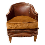 Fauteuil club art déco en cuir clouté xx siècle Fauteuil club art déco en cuir clouté xx siècle