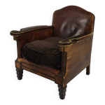 Fauteuil club en cuir ancien avec dtails clouts
