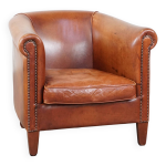 Fauteuil club en cuir de vachette couleur cognac avec finition clous dcoratifs de style anglais
