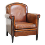 Fauteuil en cuir de mouton couleur cognac avec passepoil noir Fauteuil en cuir de mouton couleur cognac avec passepoil noir